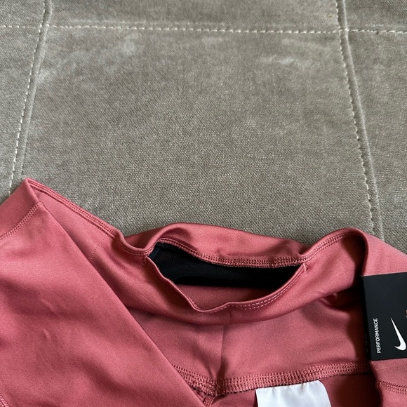 Nike Performance Top in Dusty Pink - Picture 4 of 10
